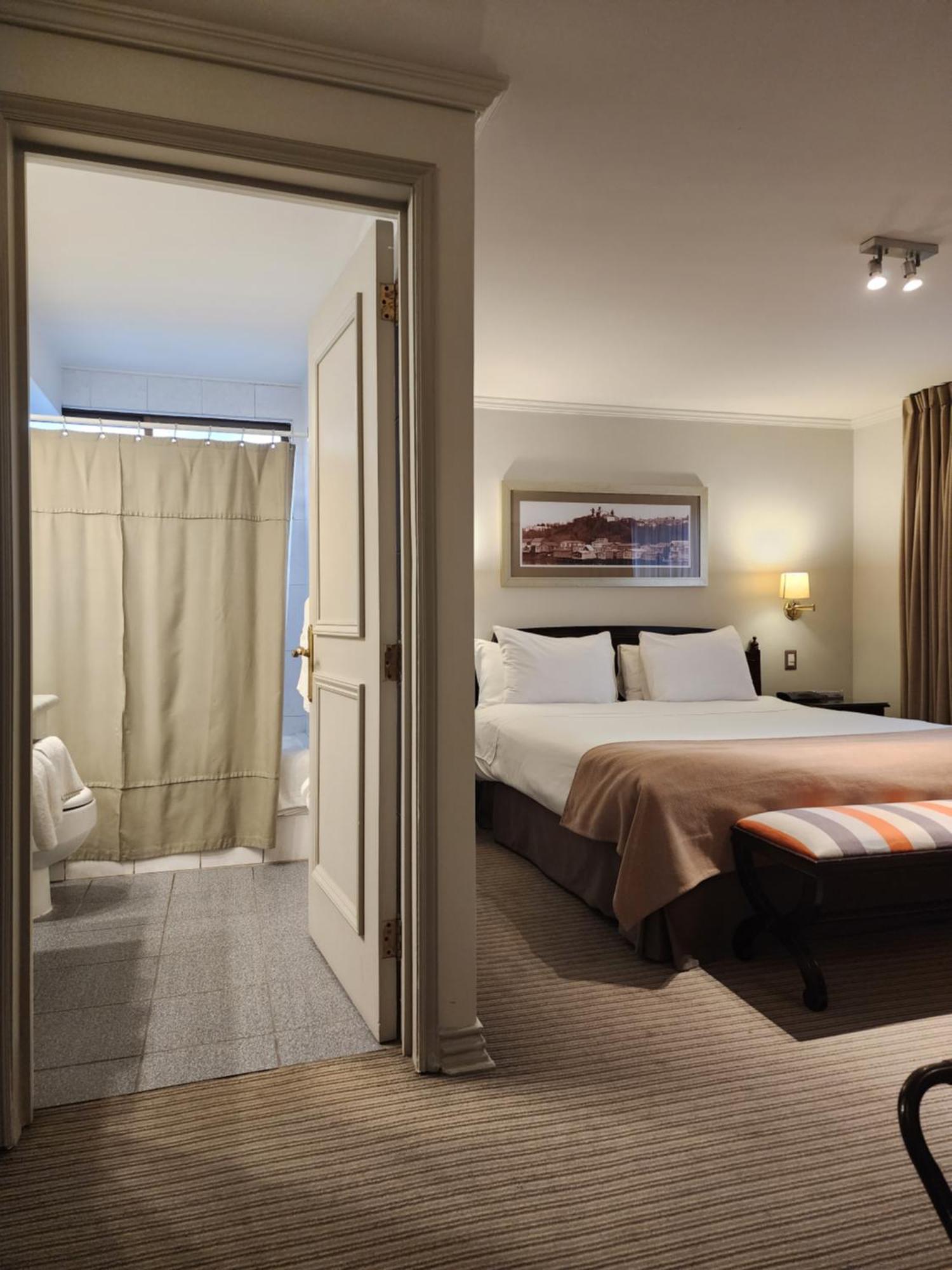 Hotel Los Espanoles Plus Сантьяго Экстерьер фото