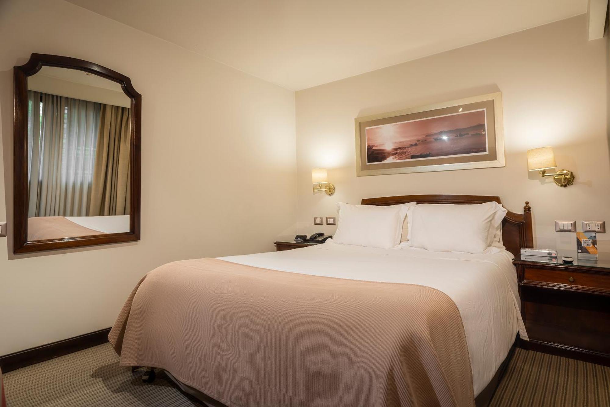 Hotel Los Espanoles Plus Сантьяго Экстерьер фото