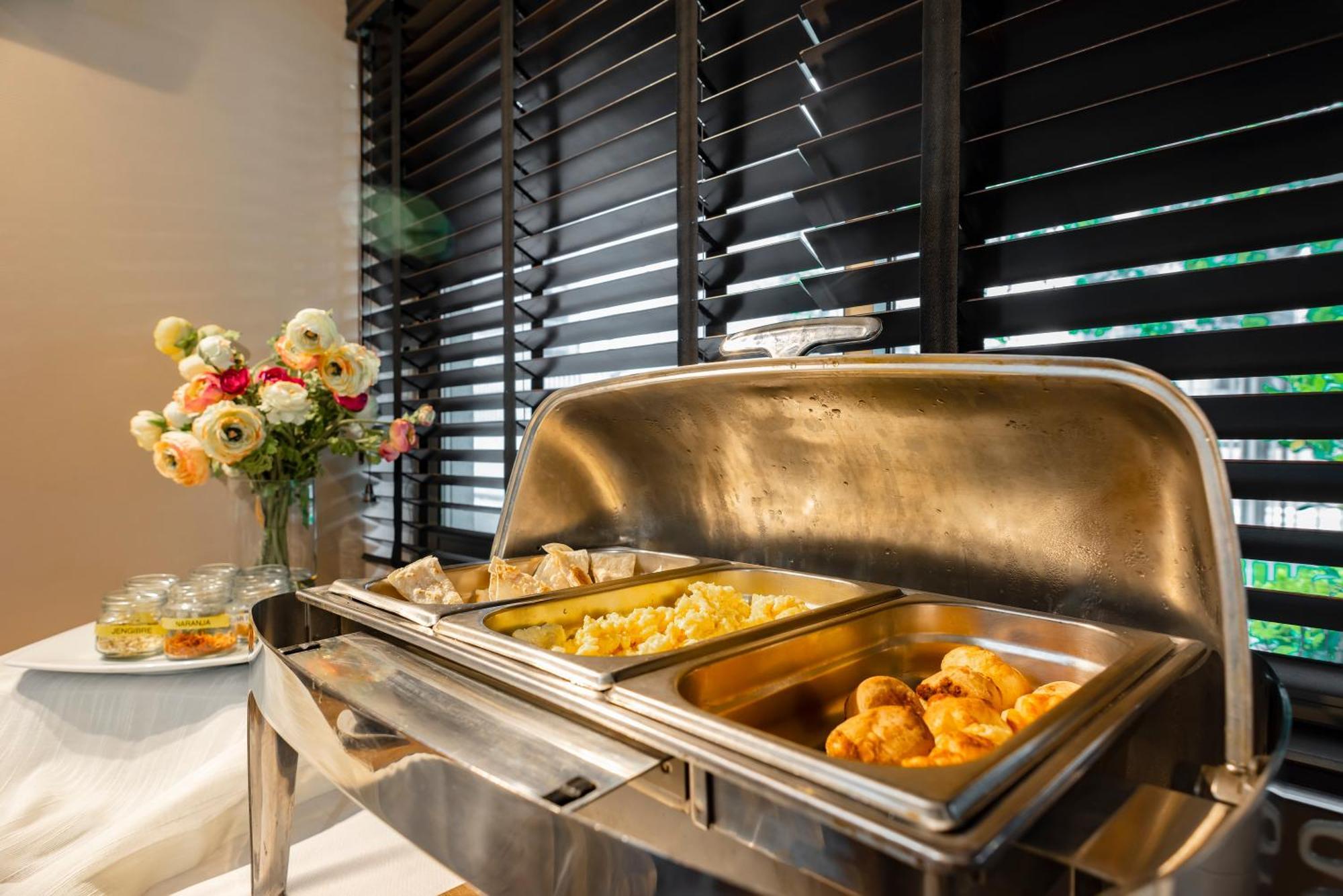 Hotel Los Espanoles Plus Сантьяго Экстерьер фото
